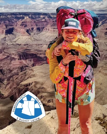 Holka s bucket listem