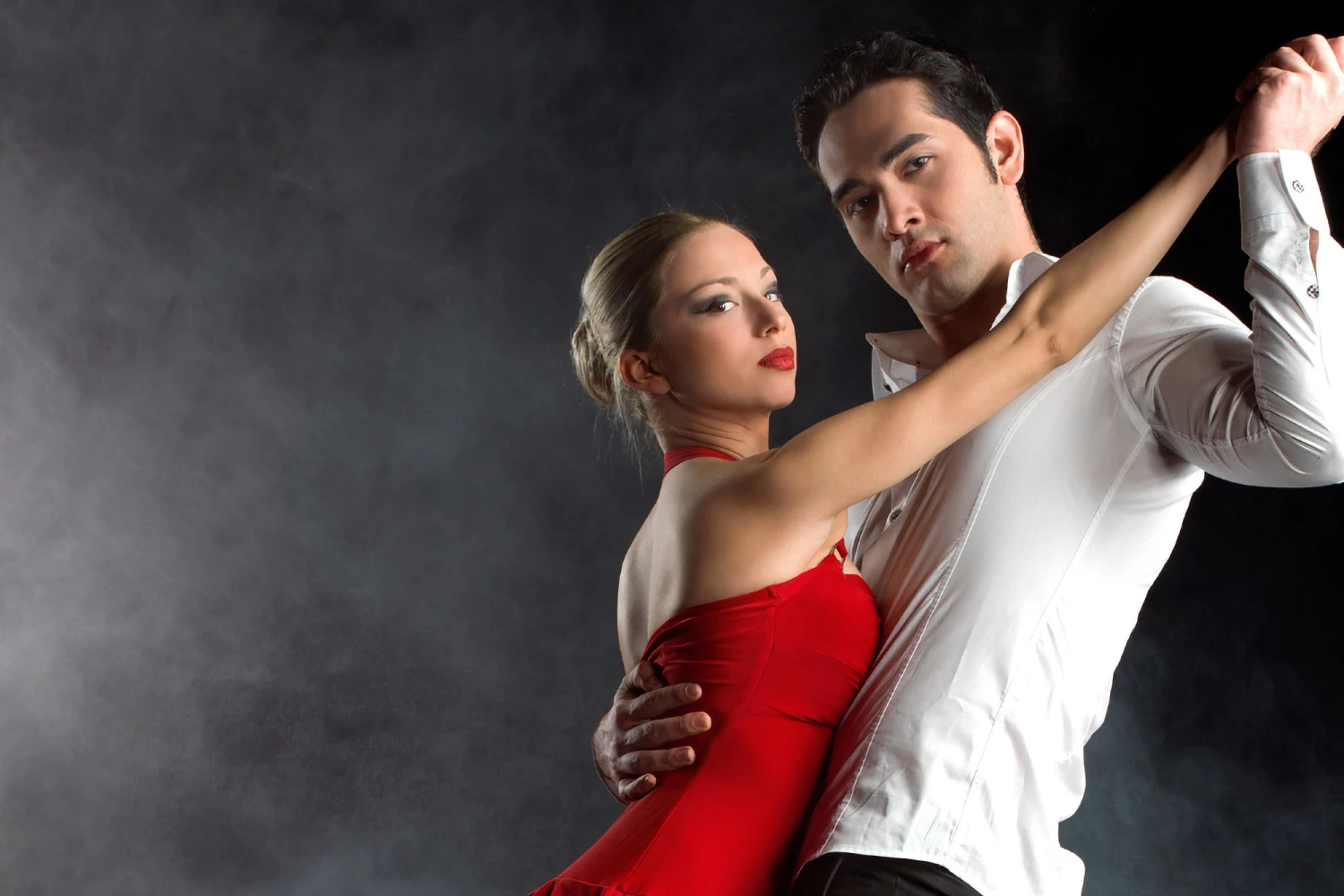 Taneční večery 2026 <p>Zveme vás na sérii <strong>„Taneční večery 2026“</strong> v prostorách Společenský dům Jilm v Jilemnici. Každý pátek v 19:00 od 6. března do 10. dubna nabídne výuku od základních kroků až po pokročilé figurace, doplněnou volnými tanečními sériemi a vstupy zkušeného lektora. Taneční večery vyvrcholí 17. dubna tradičním <strong>Krakonošovým bálem</strong>.</p><p>Přijďte si zatancovat v příjemném prostředí, setkat se s lidmi a užít si taneční kroky při vybrané hudbě (Valčík, Rumba, Jive, Blues, Chacha, Tango, Latino).</p>