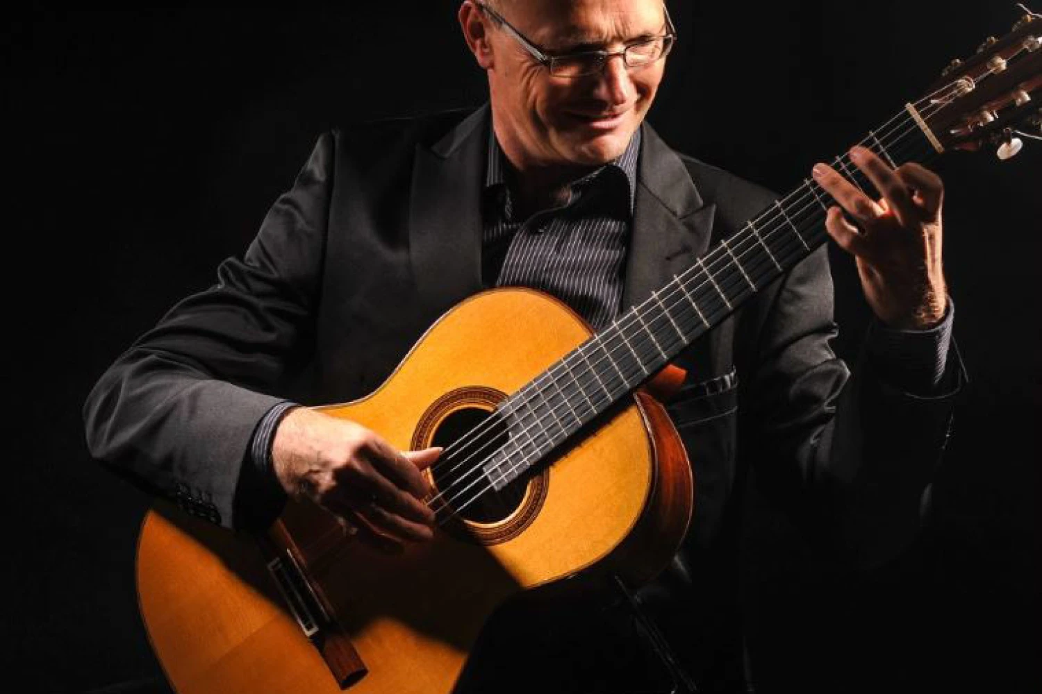 <p>Prázdninový kytarový kurz pod vedením kytarového virtuosa a výborného pedagoga <strong>Libora Fišera</strong>.</p><p>Kurz je vhodný pro začátečníky, pokročilé, děti i dospělé.</p><p>Cena celého kurzu je 600,-.</p>