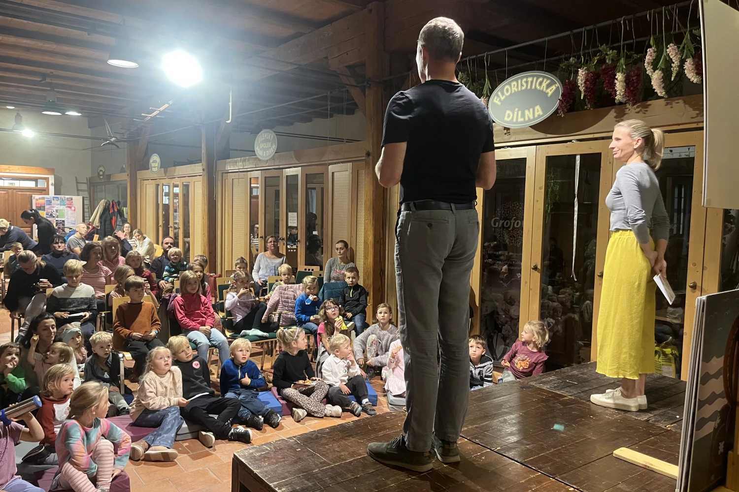 <div data-subtree="aimfl,mfl">Knižní festival Mezi řádky je tradiční podzimní událostí pro všechny milovníky knih, příběhů a zábavy.</div>