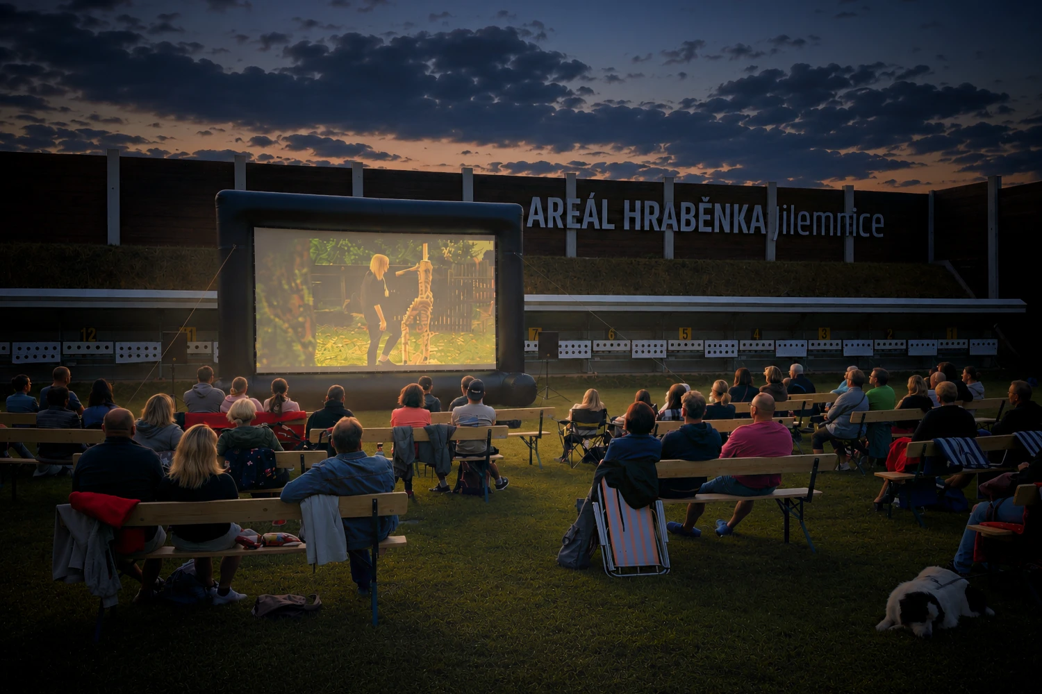 <p>Letní kino na Hraběnce přináší i letos oblíbené filmové večery pod širým nebem v jedinečné atmosféře biatlonové střelnice. Během léta se můžete těšit na výběr českých filmových novinek, komedií i rodinných snímků. Přijďte si užít letní večer s filmem, přáteli a občerstvením v krásném prostředí Hraběnky. Program probíhá od července do konce srpna vždy ve večerních hodinách.</p>
