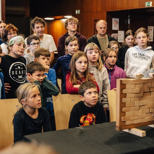 Mezi řádky 2026