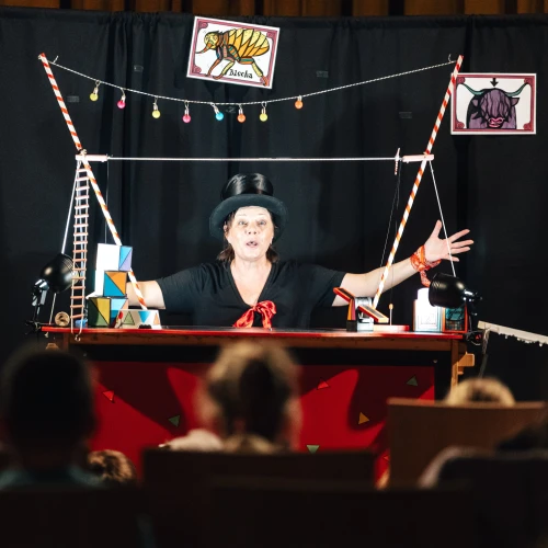 Mezi řádky 2026